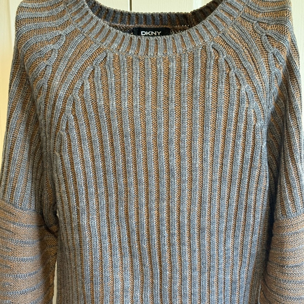 DKNY ribbed knit sweater grey taupe crewneck acrylic knit pullover. M - Picture 3 of 9